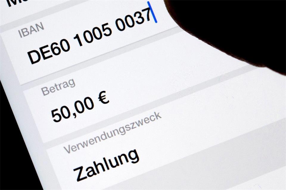 Verbraucherschutz kritisiert zu kleinteilige Überprüfung der Empfängeradresse bei Online-SEPA-Überweisungen. (Symbolbild)Monika Skolimowska/dpa-Zentralbild/dpa