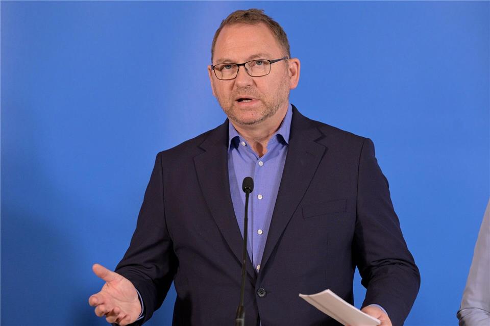 Verdi-Chef Frank Werneke fordert die Industrie zu einer klaren Haltung gegen die AfD auf. (Archivbild)Michael Bahlo/dpa