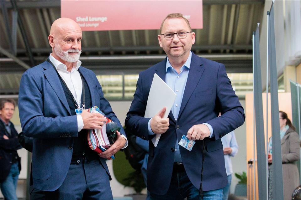 Verdi-Chef Frank Werneke (r) und dbb-Chef Volker Geyer verhandeln für die Gewerkschaften. (Archivfoto)Carsten Koall/dpa