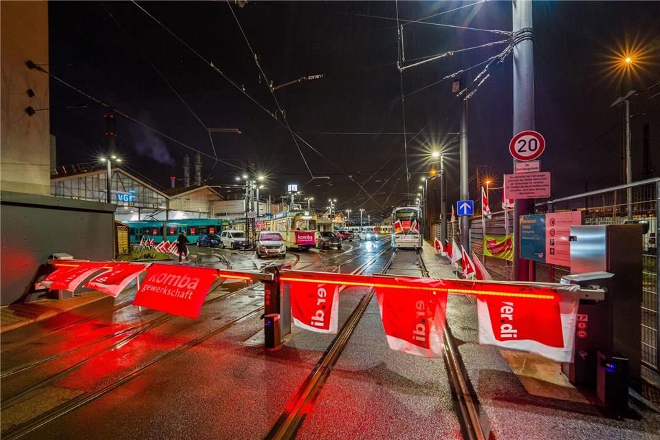 Verdi-Streiks im ÖPNV sind abgewendet. (Archivbild)Andreas Arnold/dpa
