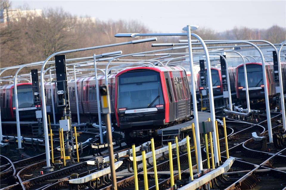 Verdi hat in der Vergangenheit mehrfach zum Warnstreik bei der Hochbahn aufgerufen. (Archivbild)Daniel Bockwoldt/dpa