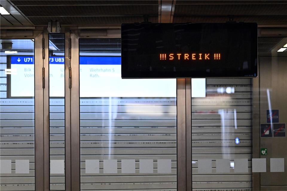 Verdi hat zu großangelegten Warnstreiks in kommunalen Nahverkehrsbetrieben in NRW aufgerufen. (Symbolbild)Federico Gambarini/dpa