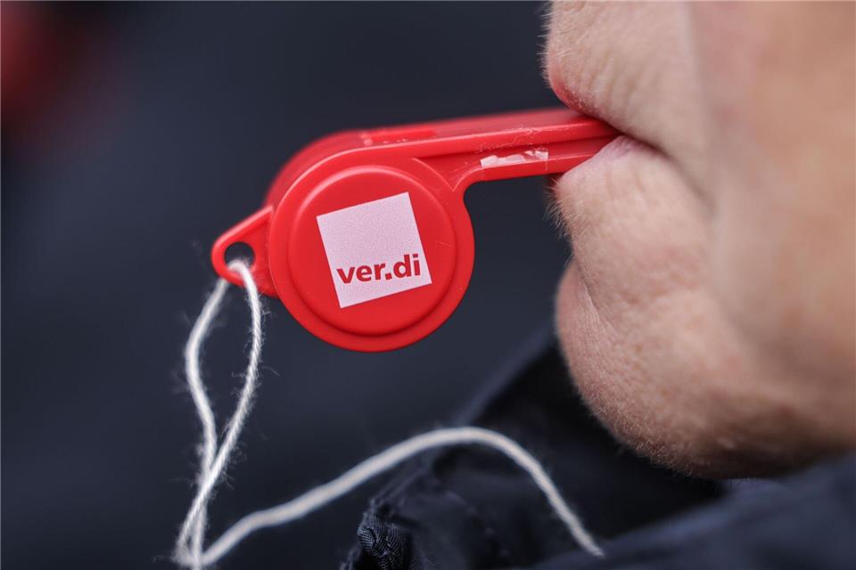 Verdi plant Protestaktionen in Greifswald und Rostock.Oliver Berg/dpa