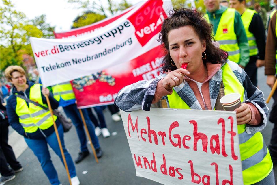 Verdi wendet sich mit dem Warnstreik-Aufruf an Beschäftigte in Hamburg, Schleswig-Holstein und Mecklenburg-Vorpommern. (Archivbild) Jens Büttner/dpa