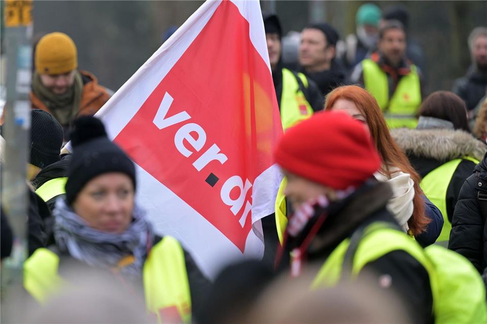 Verdi zeigt sich notfalls weiter streikbereit. Michael Bahlo/dpa