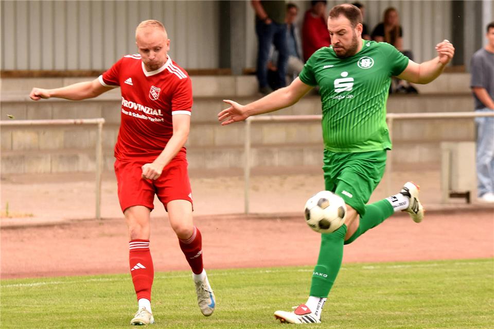 Verdienter Aufsteiger und somit in der kommenden Saison erstmals in der Vereinsgeschichte in der Landesliga unterwegs: Simon Sondermann (links) und der TSV Raesfeld.