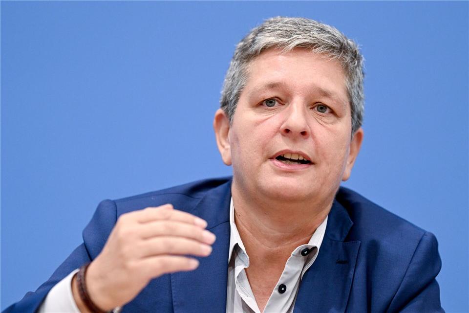 Vereine, Stiftungen oder kleinere Betriebe glaubten oft, sie seien zu unbedeutend, um Opfer von Cyberkriminellen zu werden, sagt BSI-Chefin Claudia Plattner. Das sei aber falsch.Britta Pedersen/dpa