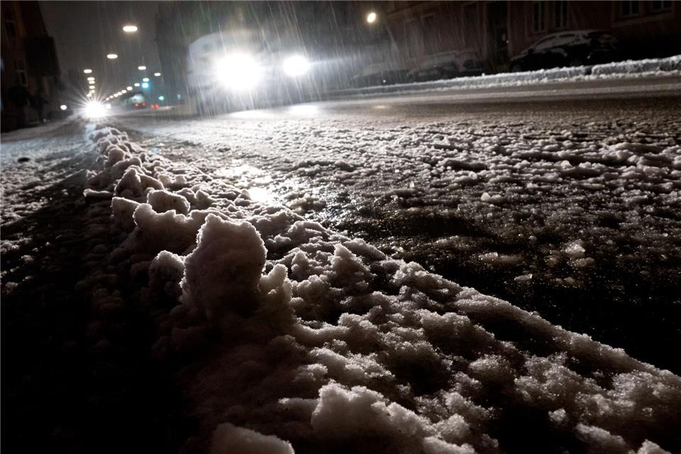 Vereinzelt kam es zu Unfällen auf glatten Straßen.Sven Hoppe/dpa
