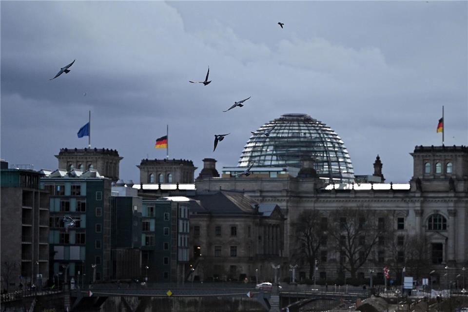 Vereinzelt kommt es sogar zu Gewittern. (Archivbild)Lilli Förter/dpa
