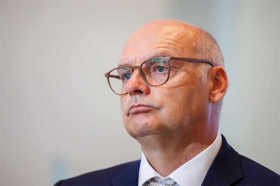 Verfassungsschutz-Präsident Bernd Neumann erkennt „Brandbeschleuniger“ im digitalen Raum. (Archivbild)Lando Hass/dpa