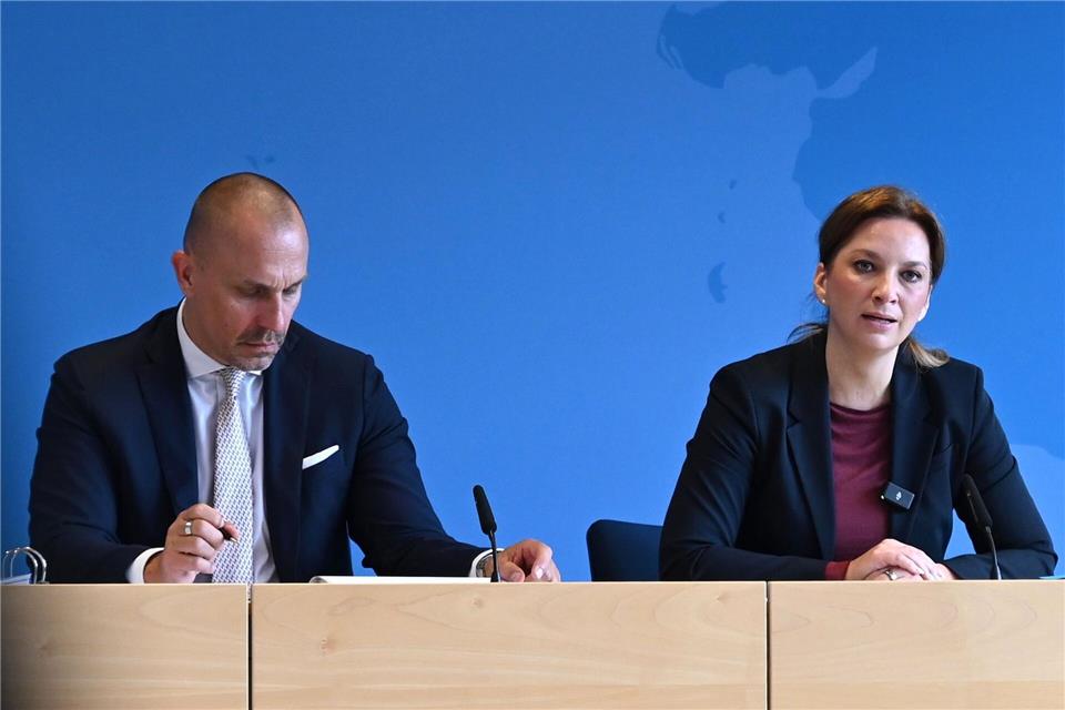 Verfassungsschutz und Landespolizei sollen laut Innenministerin Magdalena Finke (CDU) weiter personell gestärkt werden.Katrin Luxenburger/dpa