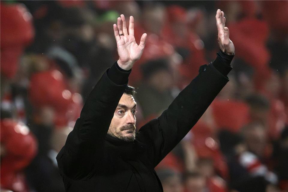 Verfolgte das Spiel aktiv am Seitenrand: Albert Riera.Soeren Stache/dpa