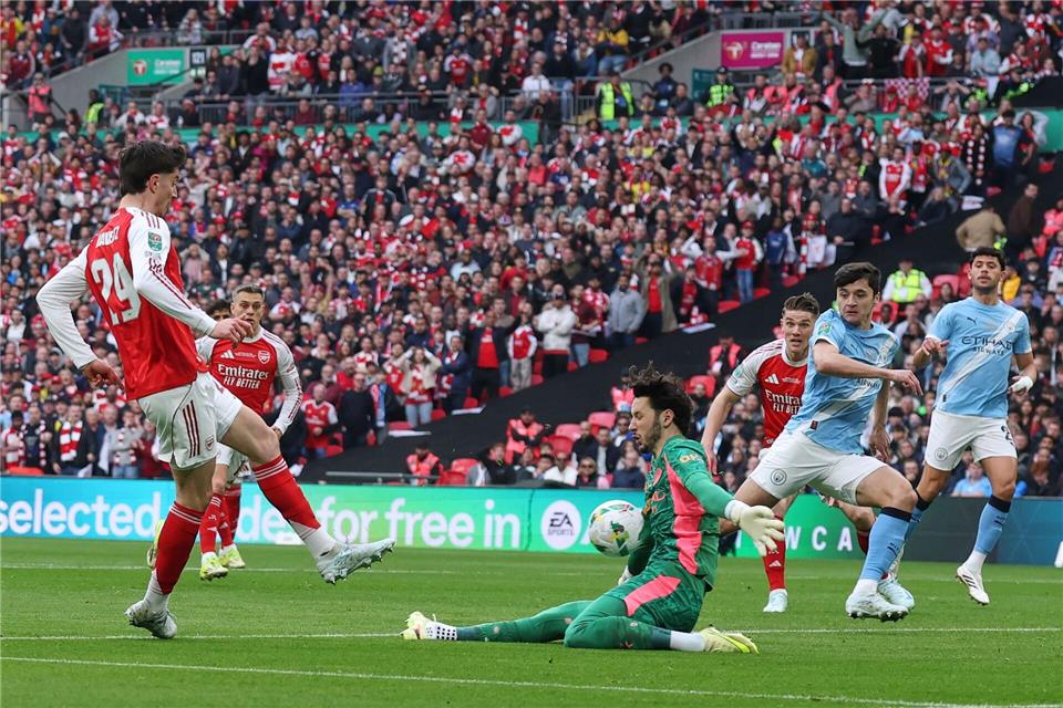 Vergibt Chance gegen City-Torwart James Trafford: Kai Harvertz.Richard Pelham/AP/dpa