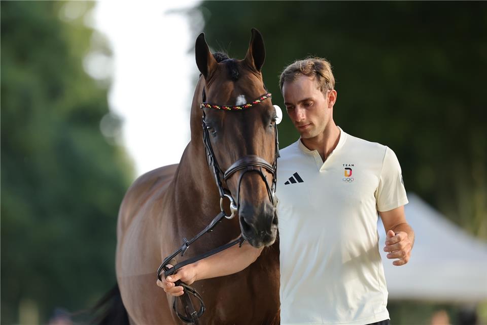 Vergoldete Aussichten bei den Olympischen Spielen in Paris: Reiter Richard Vogel mit seinem Pferd United Touch S aus dem Stall des Bocholter Unternehmers Julius Peter Sinnack.