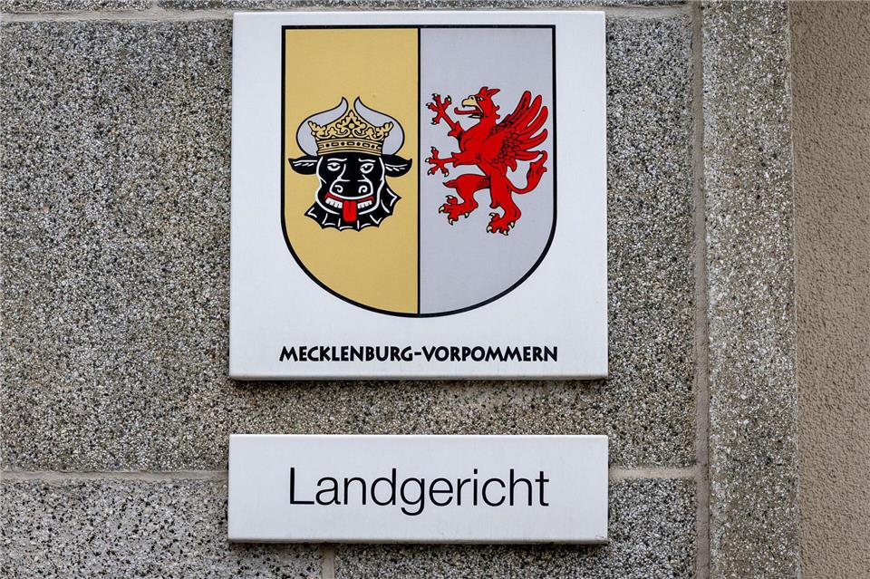 Verhandlungsort ist das Landgericht Rostock. (Archivbild)Jens Büttner/dpa