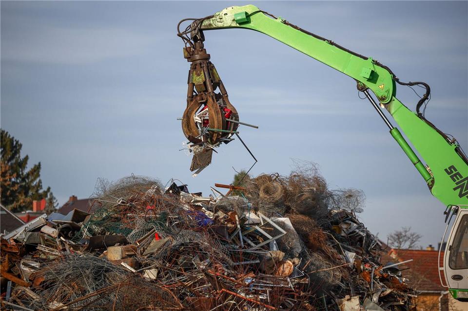 Verkauf von Schrotthändler Scholz-Gruppe nach Frankreich. (Symbolbild)Jan Woitas/dpa