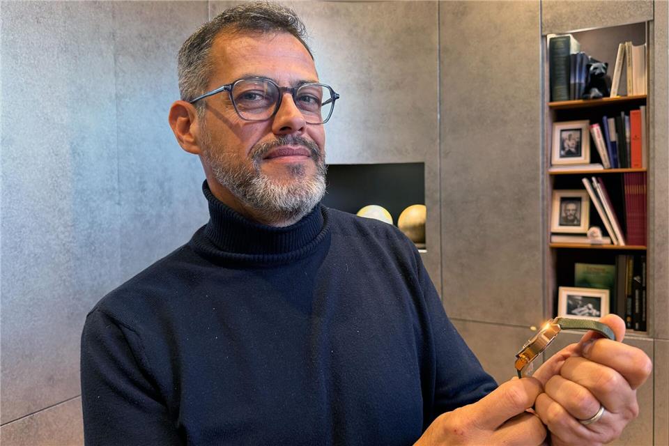 Verkauft Uhren, die teils im Preisbereich von Luxusautos liegen: Vincent Vuillaume ist General Manager bei Watchmakers United direkt am Genfer Seeufer.Verena Wolff/dpa-tmn