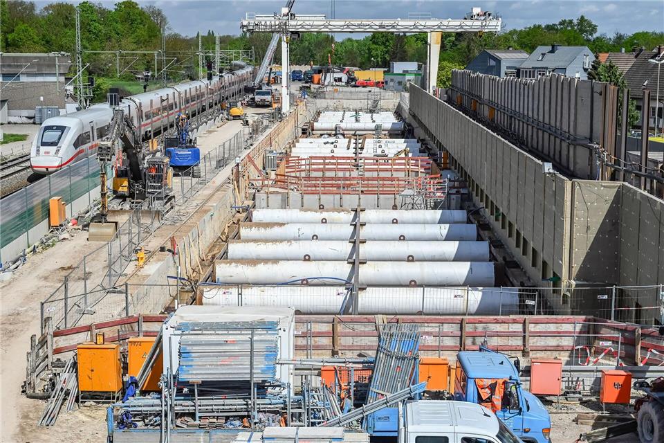 Verkehrsminister Hermann fordert mehr Zuverlässigkeit bei der Bahn. (Archivbild)Uli Deck/dpa