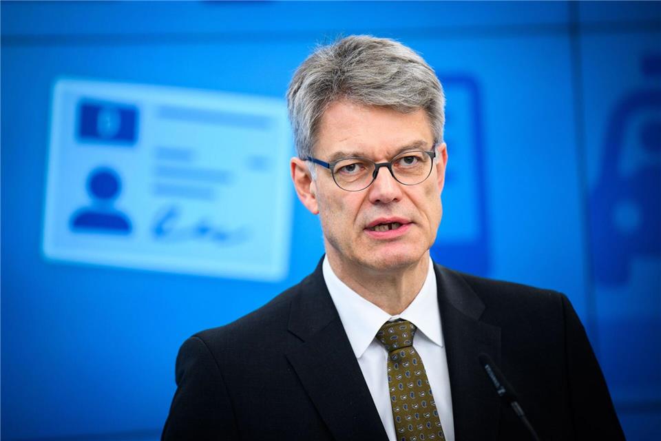 Verkehrsminister Schnieder plant Kostensenkungen bei Führerscheinen.Bernd von Jutrczenka/dpa