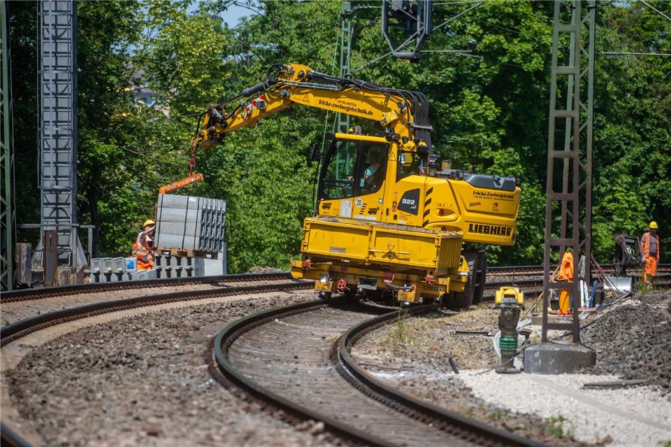 Verkehrsminister fordert bessere Infos zu Bahnbaustellen. (Archivbild)Christoph Schmidt/dpa