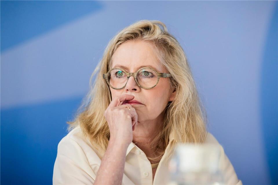 Verkehrssenatorin Bonde will prüfen, ob wirklich alle Schülerinnen und Schüler ein kostenloses Schülerticket und Schulessen brauchen. (Archivbild)Christoph Soeder/dpa
