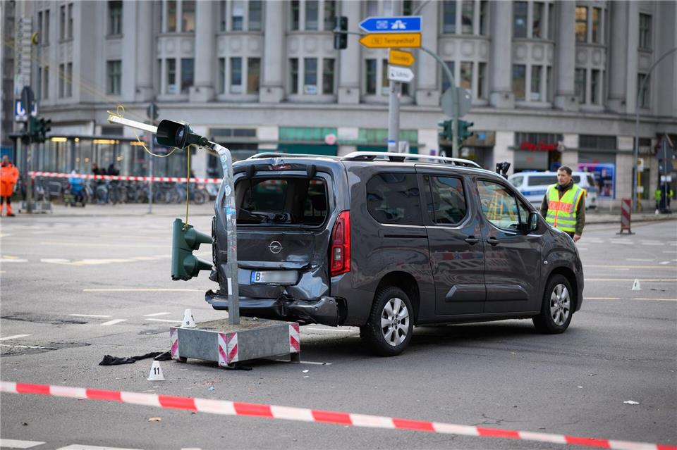 Verkehrsunfälle sind in Großstädten wie Berlin an der Tagesordnung - zumindest manche sind nach Einschätzung von Experten vermeidbar. (Archivbild)Bernd von Jutrczenka/dpa