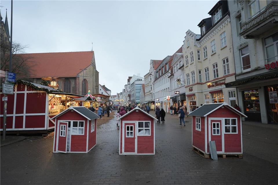 Verkleidete Durchfahrtssperren stehen vergangenes Jahr in Flensburg. (Archivbild) Marcus Brandt/dpa