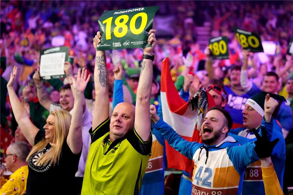 Verkleidete Fans und 180-Schilder: So sieht die WM im Ally Pally aus. (Archivbild)John Walton/Press Association/dpa