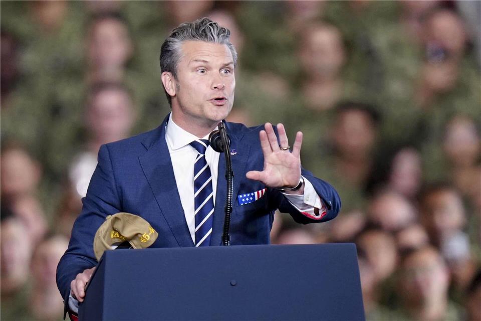 Hegseth: Vier Tote bei neuem US-Angriff im Pazifik  Verkündet schon wieder einen tödlichen US-Angriff auf ein Boot im Pazifik - Pentagon-Chef Hegseth. ---/kyodo/dpa