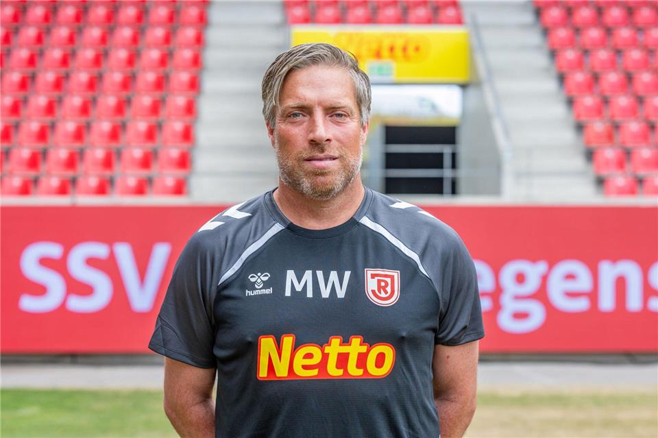 Verlässt Jahn Regensburg auf eigenen Wunsch mitten in der Saison: Cheftrainer Michael Wimmer. (Archivbild)Armin Weigel/dpa