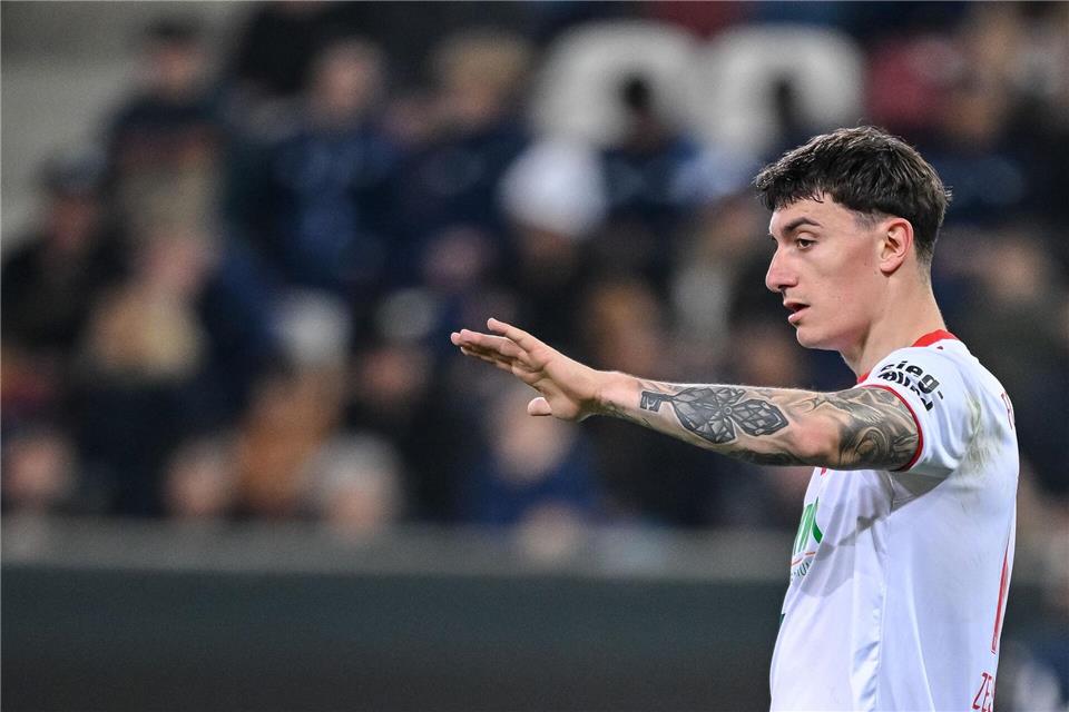 Verlässt den FC Augsburg: Cédric Zesiger. (Archivbild)Harry Langer/dpa