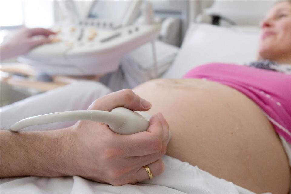 Verläuft die Schwangerschaft komplikationslos, gibt es aus medizinischer Sicht grünes Licht für Sex. Bodo Marks/dpa-tmn