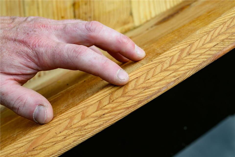 Verleimte Holzplatten werden traditionell im Bootsbau genutzt.Patrick Pleul/dpa