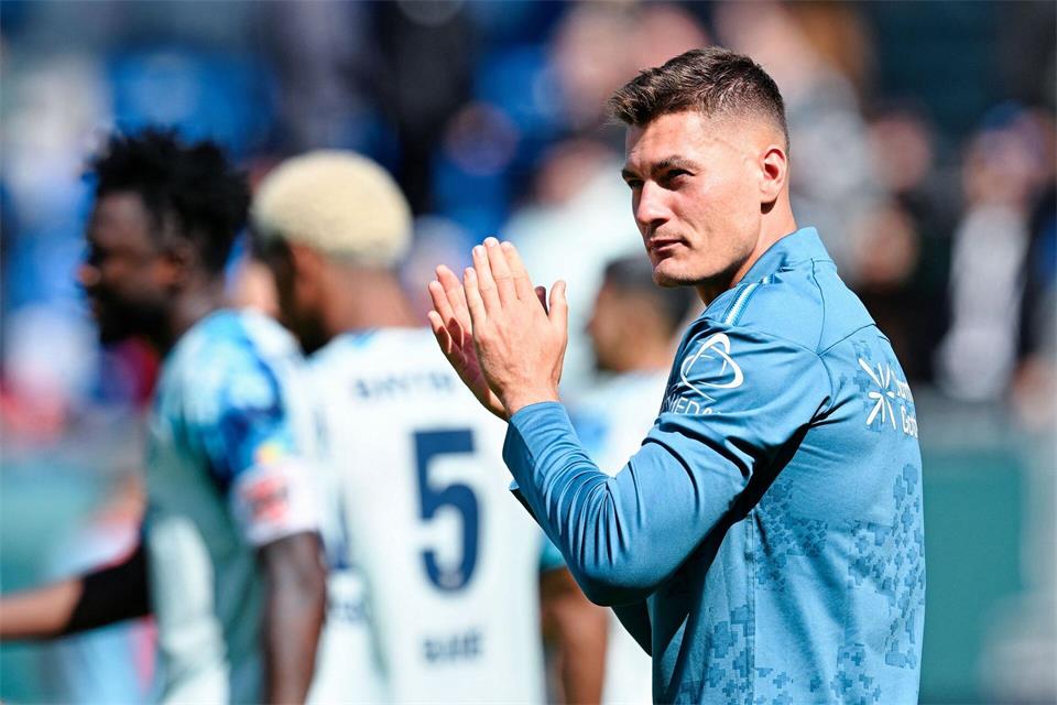 Verließ den Platz nach seiner Auswechselung zu langsam: Leverkusens Patrick Schick. Uwe Anspach/dpa