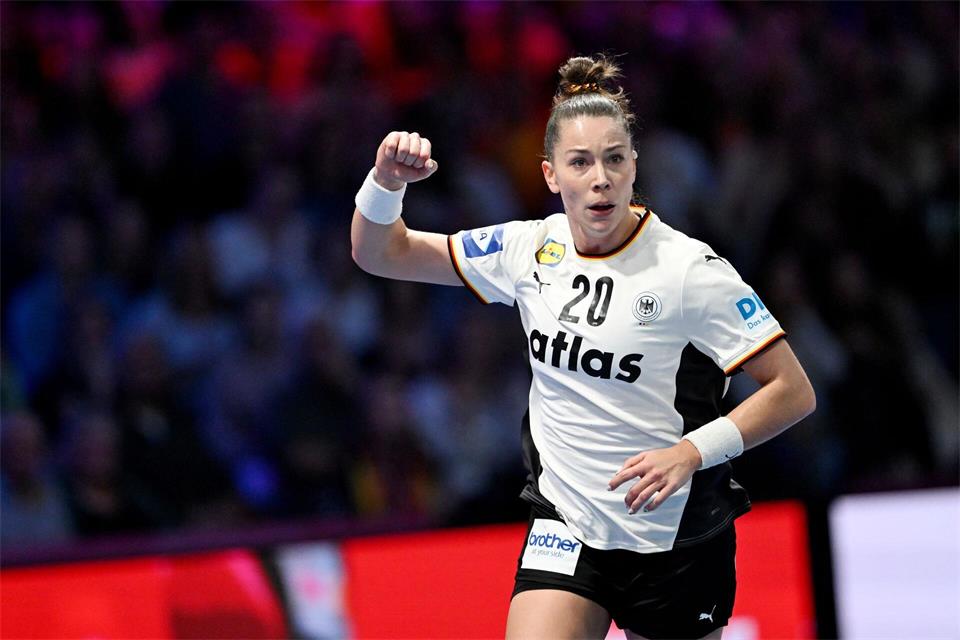 Verließ die Bundesliga 2020 in Richtung Ungarn: Handballerin Emily Vogel. (Archivbild)Federico Gambarini/dpa