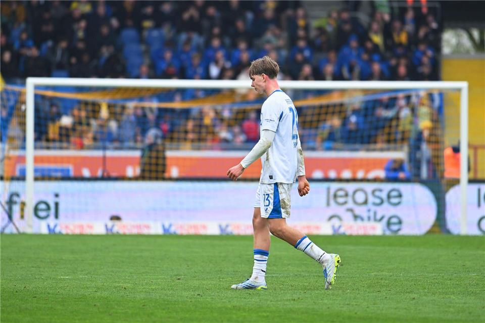 Verließ enttäuscht den Platz: Kennet Eichhorn nach seinem Platzverweis. (Archivbild)Swen Pförtner/dpa