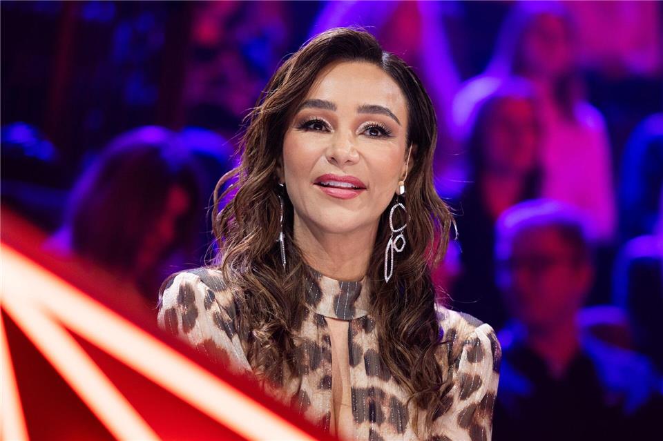 Verona Pooth versucht erneut, 14 Promis zu verführen.Rolf Vennenbernd/dpa