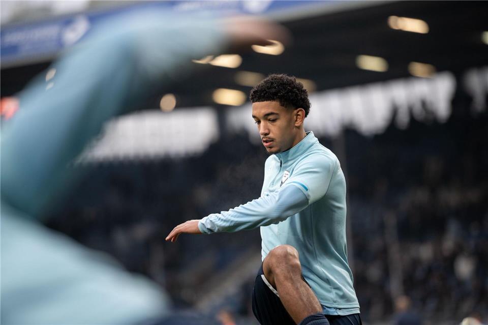 Verpasste als Kapitän mit der U19 den EM-Titel: der Neu-Elversberger Francis Onyeka. (Archivbild) Fabian Strauch/dpa