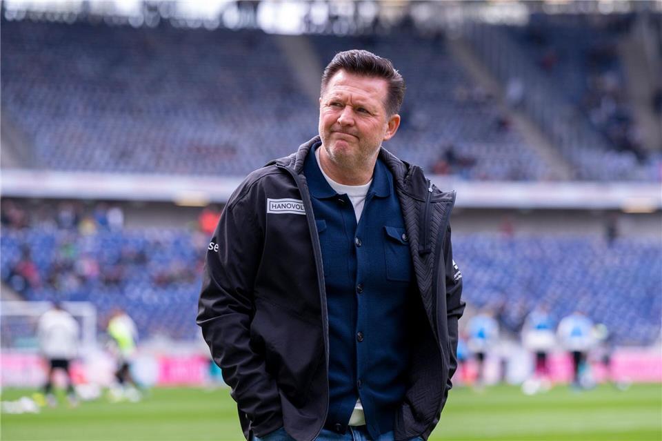 Verpasste den Sprung auf den Aufstiegsplatz: Hannover Trainer Christian Titz.David Inderlied/dpa