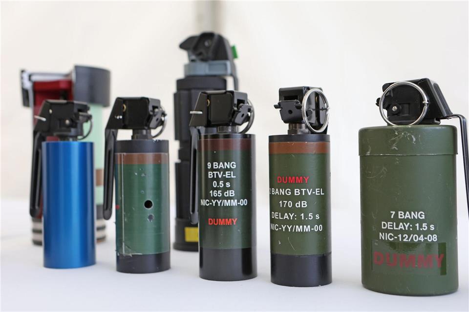 Verschiedene Munitionsprodukte im Ausstellungsbereich von Rheinmetall in SilberhütteMatthias Bein/dpa