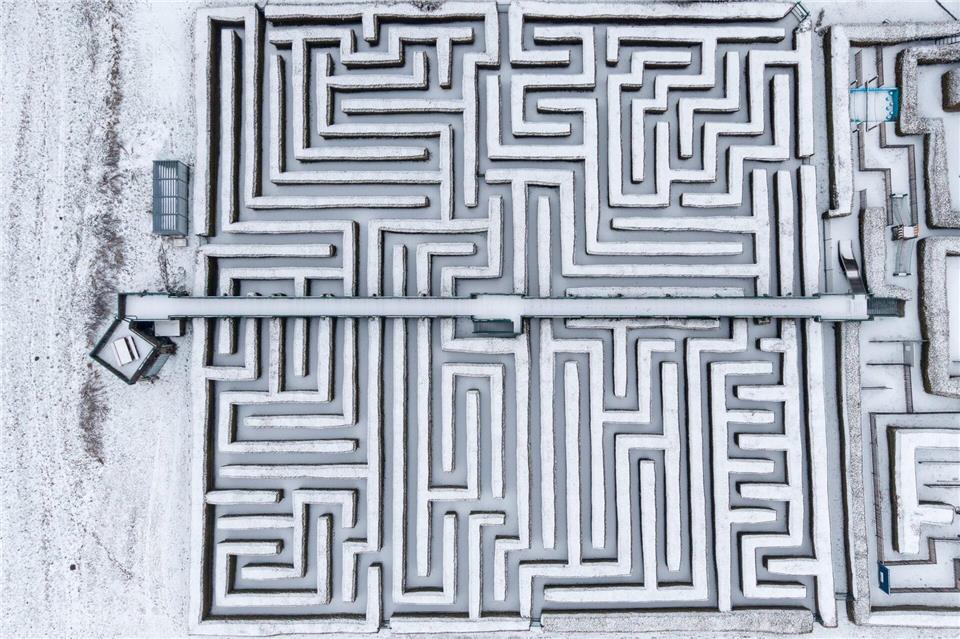 Verschneiter IrrgartenSebastian Kahnert/dpa