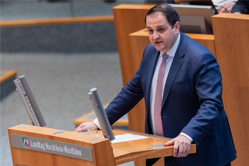 Verschwendung von Steuergeldern für eine Luxus-Staatskanzlei gibt es laut Staatskanzleichef Nathanael Liminiski nicht in Nordrhein-Westfalen.Rolf Vennenbernd/dpa