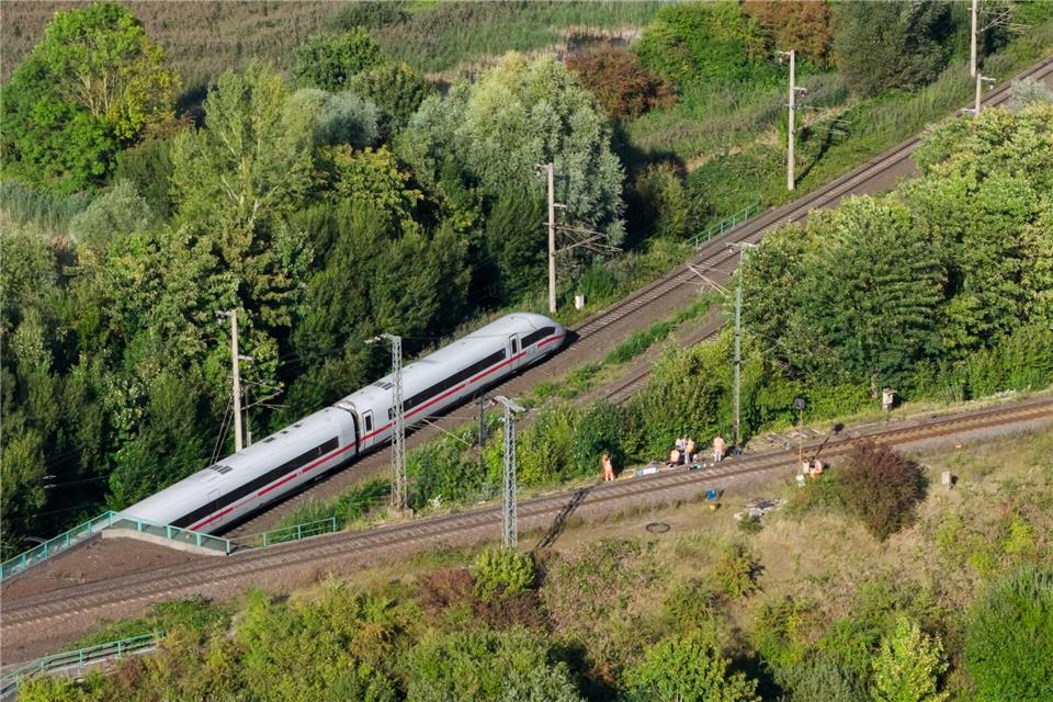 Verspätungen und Ausfälle prägen nach dem Brand an einem Stellwerk noch immer den Bahnverkehr zwischen Hannover und Berlin.Julian Stratenschulte/dpa