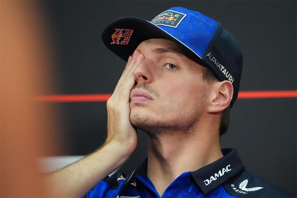 Verstappen gibt auch noch Unterwäsche-Tipps. Aijaz Rahi/AP/dpa