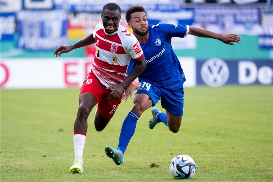 Verstarb im Alter von 25 Jahren: Agyemang Diawusie (l).