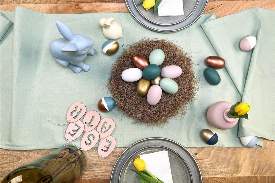 Versteckt sich da ein Trend im Nest? Eier in Pastell- und Goldtönen sind jetzt angesagt. Alpina Farben/DIY Academy/dpa-tmn