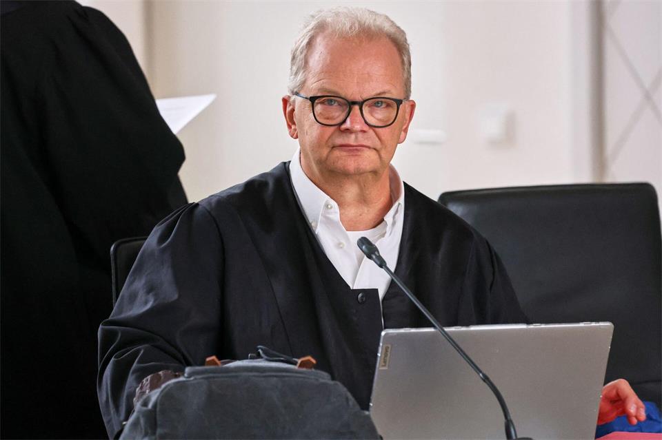 Verteidiger Thomas Löcker beantragte einen Freispruch.Bernd Wüstneck/dpa