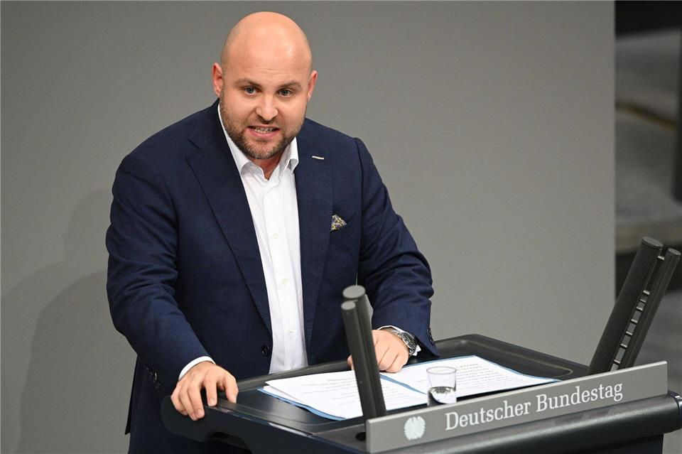 Vertrauter von Parteichefin Alice Weidel und außenpolitischer Sprecher der AfD-Fraktion: Markus Frohnmaier plant Russland-Besuch. (Archivbild)Niklas Graeber/dpa