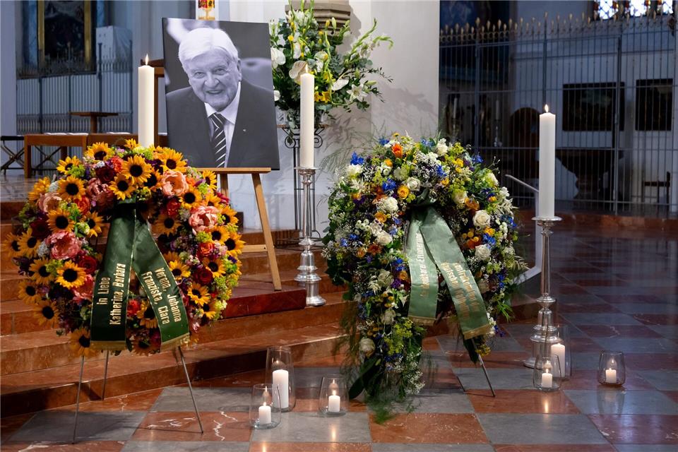 Vertreter aus Politik, Kirche und Wissenschaft haben in der Münchner Frauenkirche Abschied von Hans Maier genommen. Der CSU-Politiker war am 8. Juni im Alter von 94 Jahren gestorben. Sven Hoppe/dpa