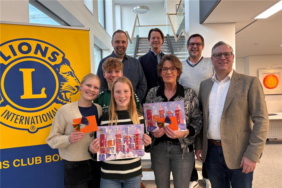 Vertreter des Lions-Clubs übergaben die Gewinne am Mittwoch im Mergelsberg-Verlag.